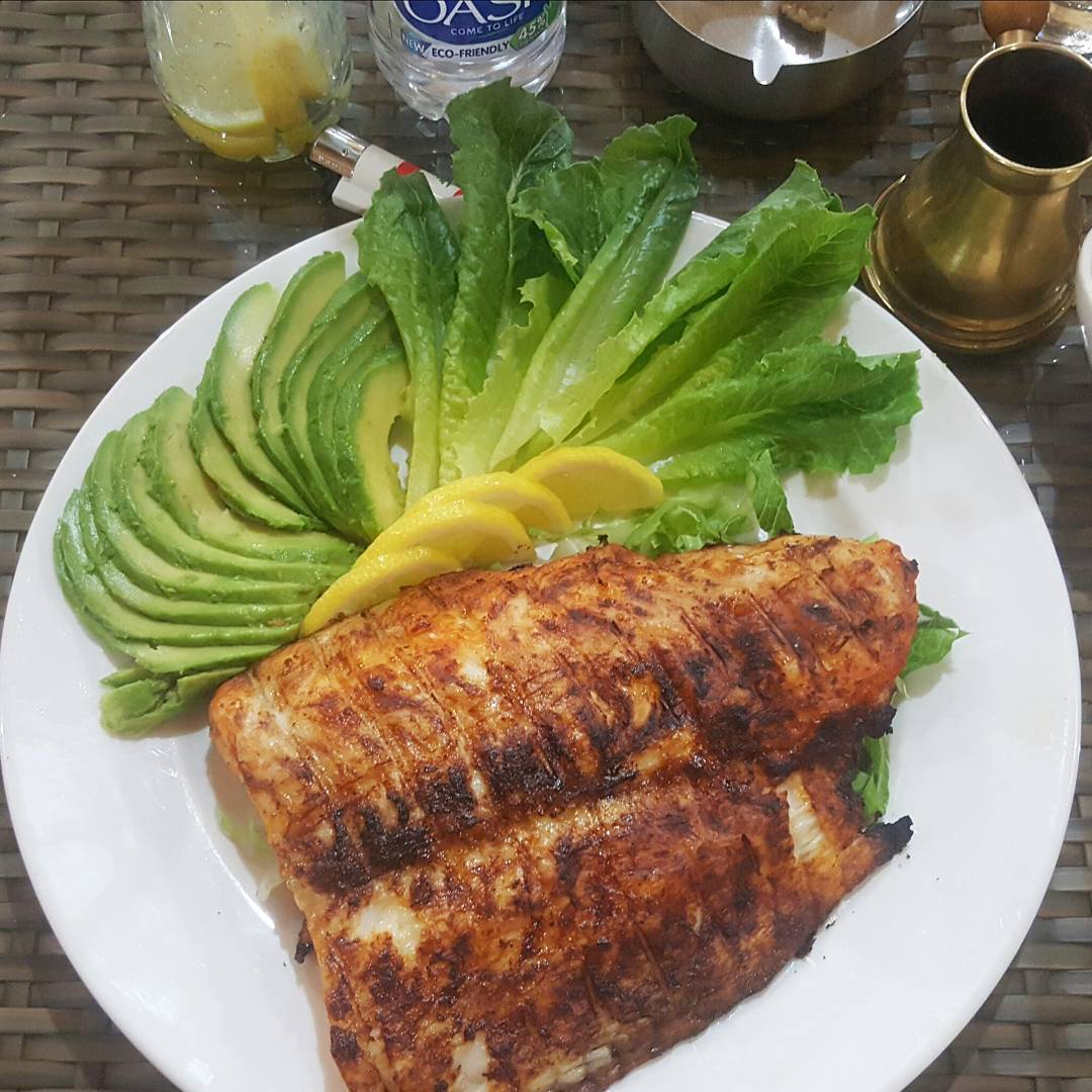 plate-sausages-decorated-lettuce-65234617