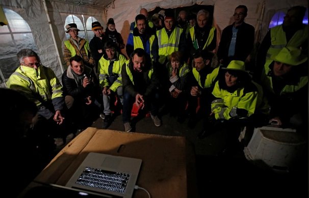 آیا انقلاب در راه است؟/ سرنوشت اروپا در دست رئیس جمهور جوان