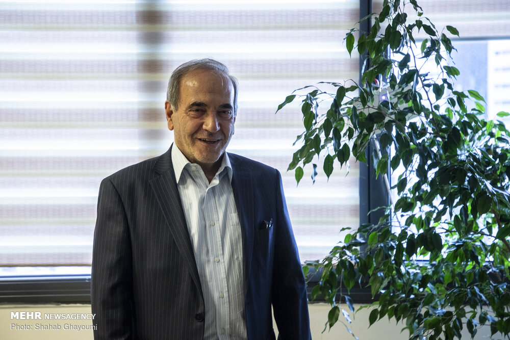 اصلاح‌طلبان باید به میزان نقش خود پاسخگوی عملکرد دولت باشند/ نمی‌خواهم عملکرد دولت را «ماست‌مالی» کنم/ ممکن است با آقای باهنر بتوان بهتر کنار آمد تا آقای واعظی/ نباید طوری در مجلس رفتار شود که اصطکاک بوجود بیاید