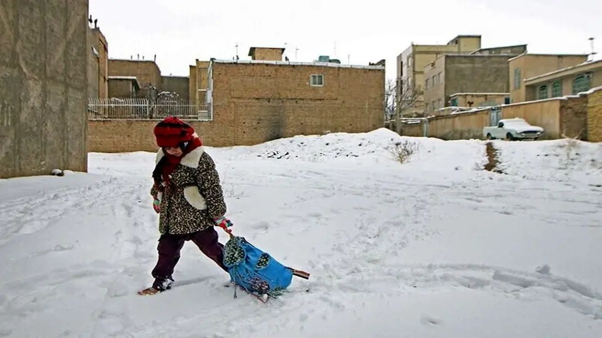 تعطیلی گسترده مدارس؛ سرمای زمستان و هشدار آنفلوآنزا دست به دست هم دادند/ کدام استان‌ها تعطیل‌اند؟