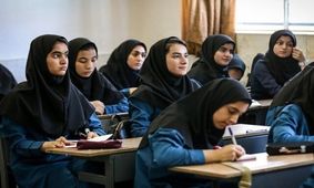 رنگ تیره لباس مدارس یادگیری را کاهش می‌دهد