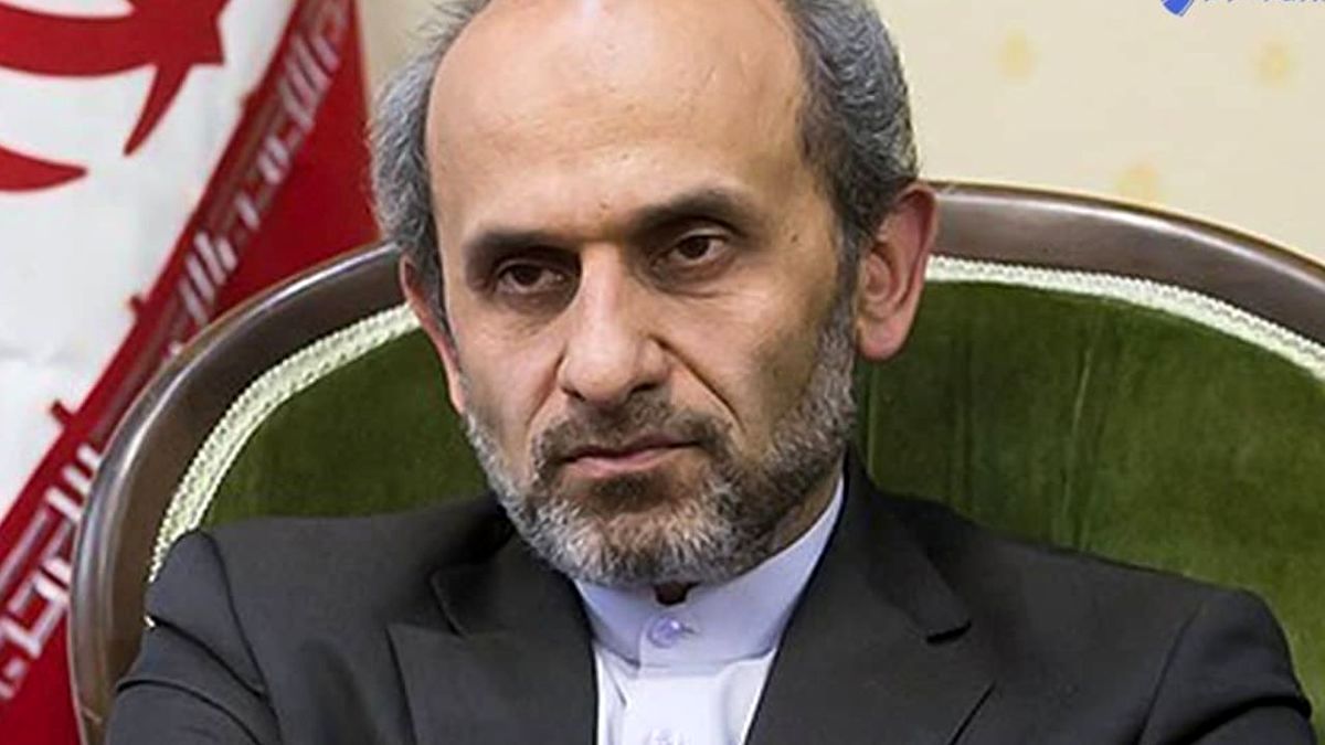 جمع‌آوری طومار علیه رئیس صداوسیما در حاشیه راهپیمایی/ عکس

