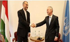 پرچم مجارستان به جای پرچم ایران؟/ نکته مهم درباره یک عکس جنجالی
