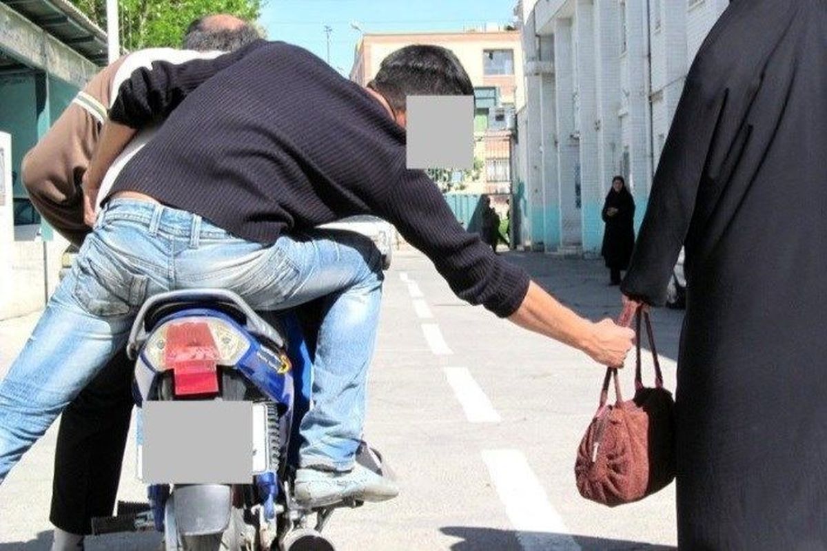 سرقت زنجیر طلا از گردن شهروند تهرانی/ ویدئو