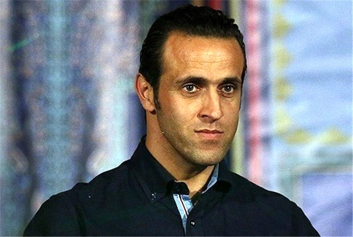 ‏۴ سال از کمپین ‎گران نخریم علی کریمی گذشت/ عکس