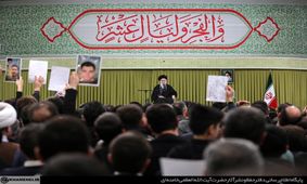 رهبر انقلاب: اگر جنگی راه بیندازند این بار جنگ منطقه‌ای خواهد بود/ ما شروع‌کننده نیستیم و نمی‌خواهیم به کشوری حمله کنیم اما ملت ایران در مقابل کسی که حمله و اذیت کند، مشت محکمی به او خواهد زد/ فتنه اخیر شبیه کودتا بود