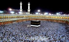 اشک‌های از ته دل بازیگر مشهور در خانه خدا 