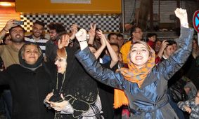 گذر زمان چه بر سر شادی ایرانیان آورد؟