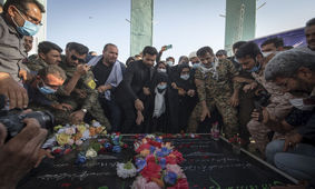 سنگ تمام بیرمی‌ها در استقبال از مادر شهید غلامزاده