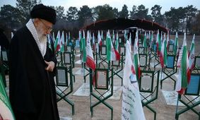 این پیام شهیدان است که ایستادگی برابر شیطان‌ها به پیروزی و پایان ترس و اندوه می‌رسد