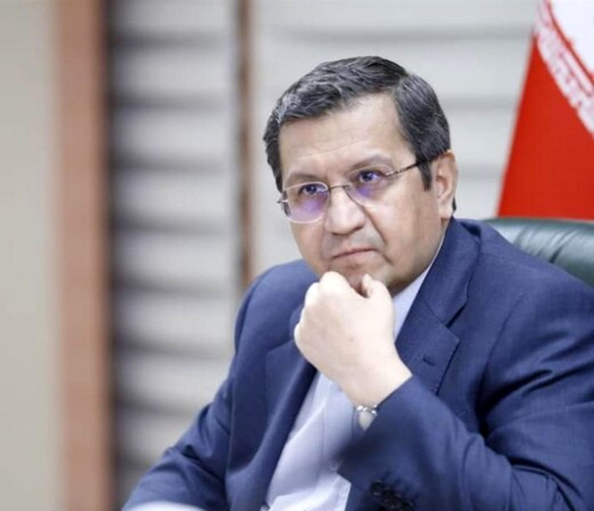 همتی: بالاخره مسئولان پذیرفتند بازگشت قیمت ها به ۱۴۰۰ نشدنی است