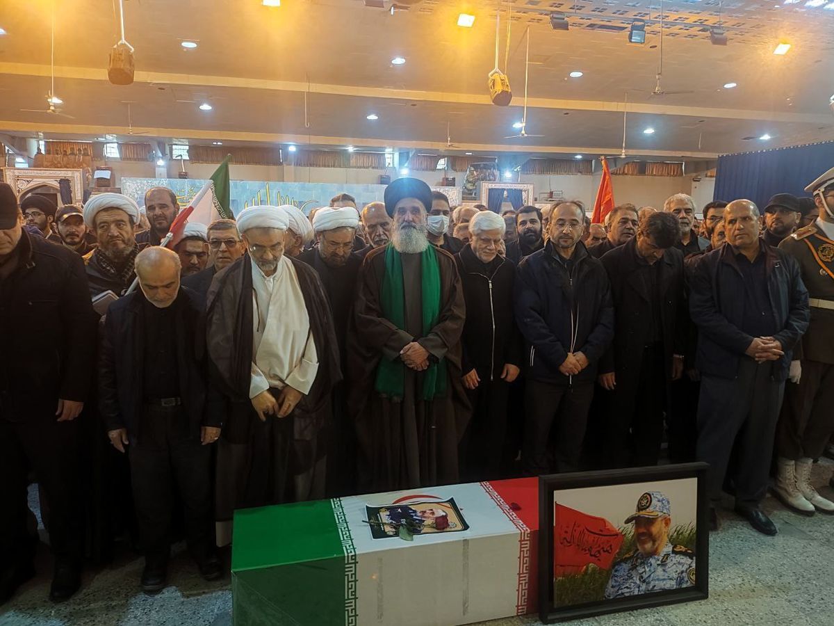 پیکر وزیر دفاع به خاک سپرده شد

