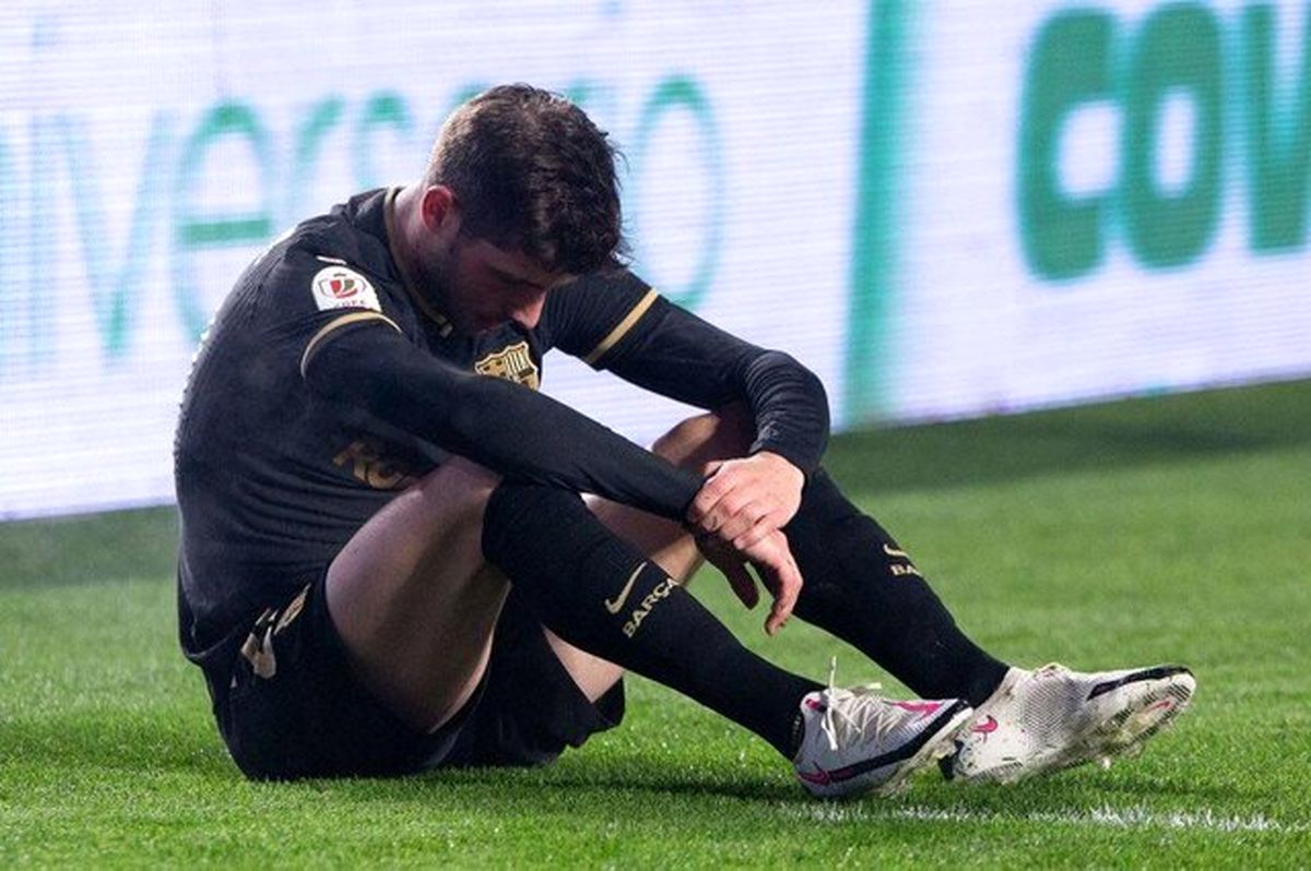 عصبانیت بازیکن بارسلونا از داوری: خودشان هم نمی دانند چه می‌کنند