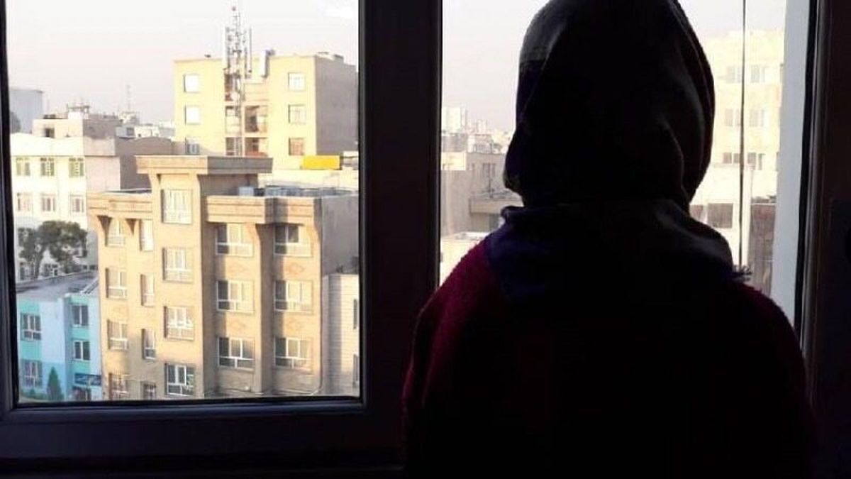 صحنه هولناک مقابل چشمان دختر بی پناه 
