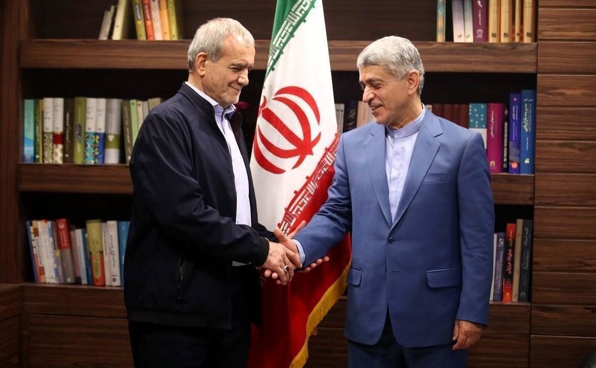 کیهان: پزشکیان وزارت اقتصاد را معطل طیب نیا کرده