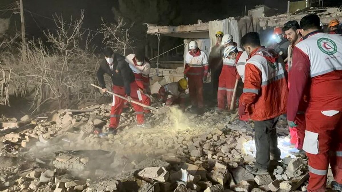 سی و دومین روز حمله اسرائیل و آمریکا به ایران؛ حملات دشمن متجاوز به رامشیر، سوسنگرد و زنجان/ بمباران پایگاه هوانیروز و صدای انفجار شدید در اصفهان/شهادت سه کودک محلاتی/ حملهٔ مجدد دشمن به فولاد مبارکه اصفهان