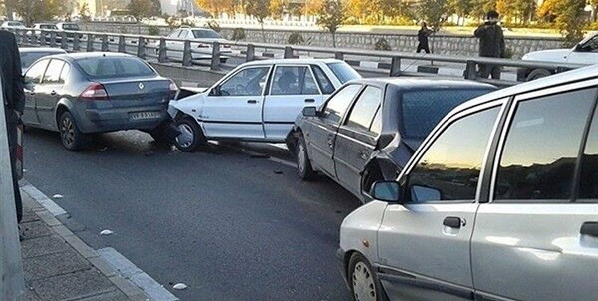 تصادف زنجیره ای در جاده زرند ۵ مجروح به جای گذاشت