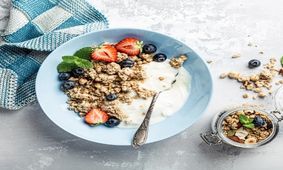 دستور تهیه گرانولا رژیمی خوشمزه؛ میان وعده و صبحانه ای خوشمزه و لذیذ