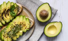 پرورش گیاهان با آووکادو/ ویدئو

