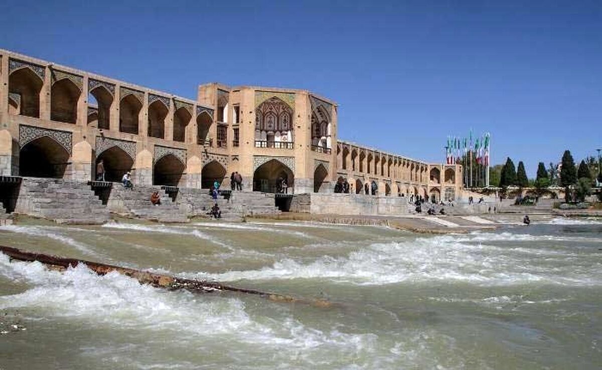 آب زاینده‌رود به اصفهان رسید/ ویدئو