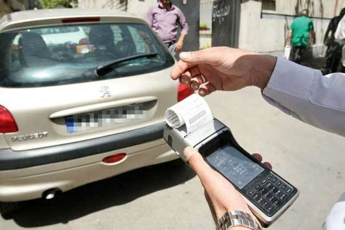 اعمال قانون پلیس با دو تخلف حرکت با دنده عقب و توقف در بزرگراه‌ها