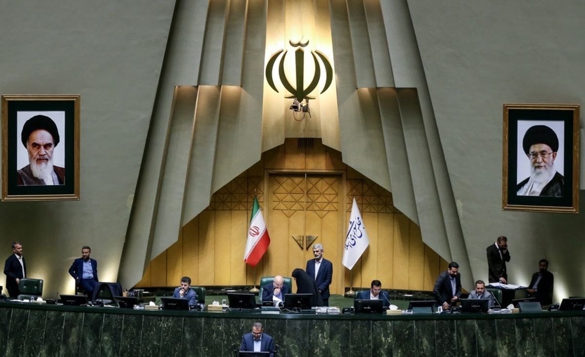 نامه مجلس به رهبری درباره اختلاف با مجمع تشخیص مصلحت بر سر یک قانون

