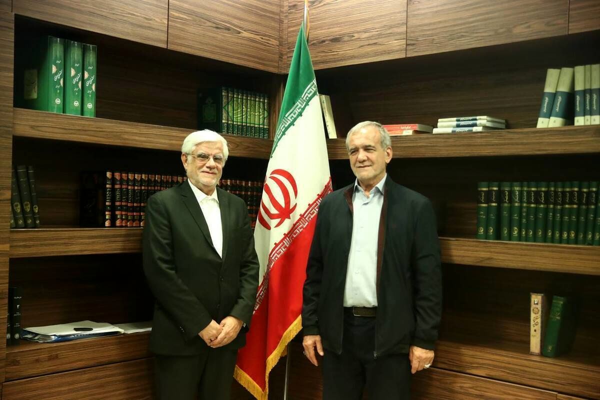 مهمترین چالش‌هایی که از دولت قبل برای پزشکیان به ارث رسیده است/ نقد‌ها به سن و سال عارف به جا است، اما او ستعداد بالایی در حل تعارضات دارد


