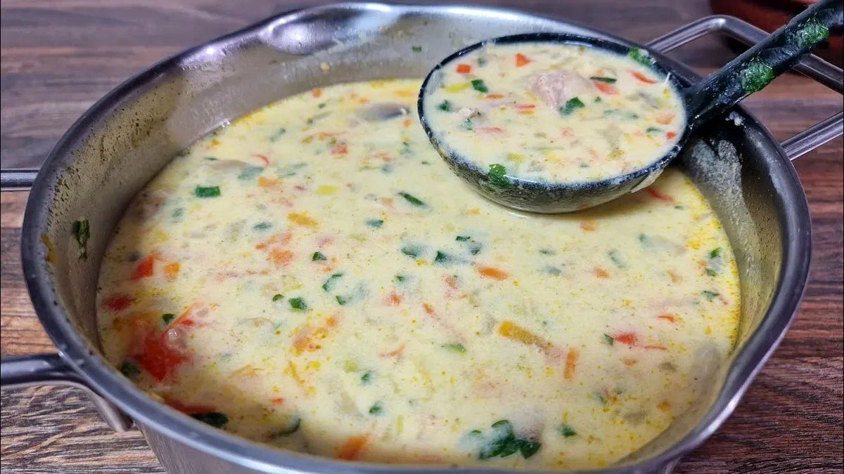 طرز تهیه یک سوپ متفاوت نروژی با تن ماهی/ ویدئو