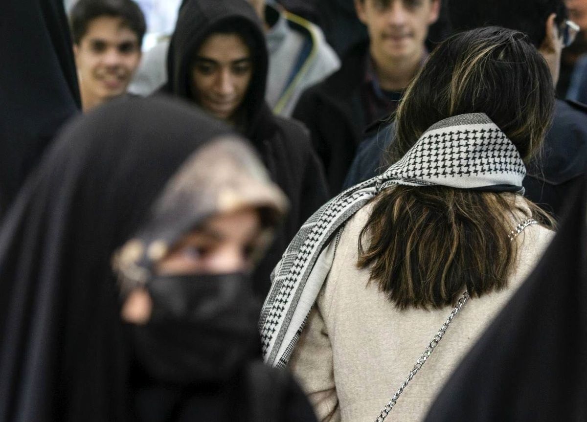 چرا مدام موضوع «حجاب» تنش‌زا می شود؟

