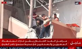 لحظه حمله مستقیم اسرائیل به امدادگران هنگام انتقال پیکر شهدا/ ویدئو

