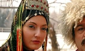  سفر زمان؛ «مهناز افشار» در مراسم تشییع ناصر ملک مطیعی؛ سال 97/ عکس
