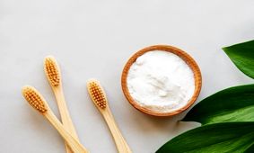 آیا مسواک زدن با جوش شیرین بی‌خطر است؟