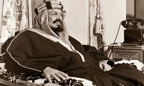 سفر در زمان؛ «ملک سعود پادشاه عربستان» در حال بازدید از کاخ عابدین مصر؛ سال 1316