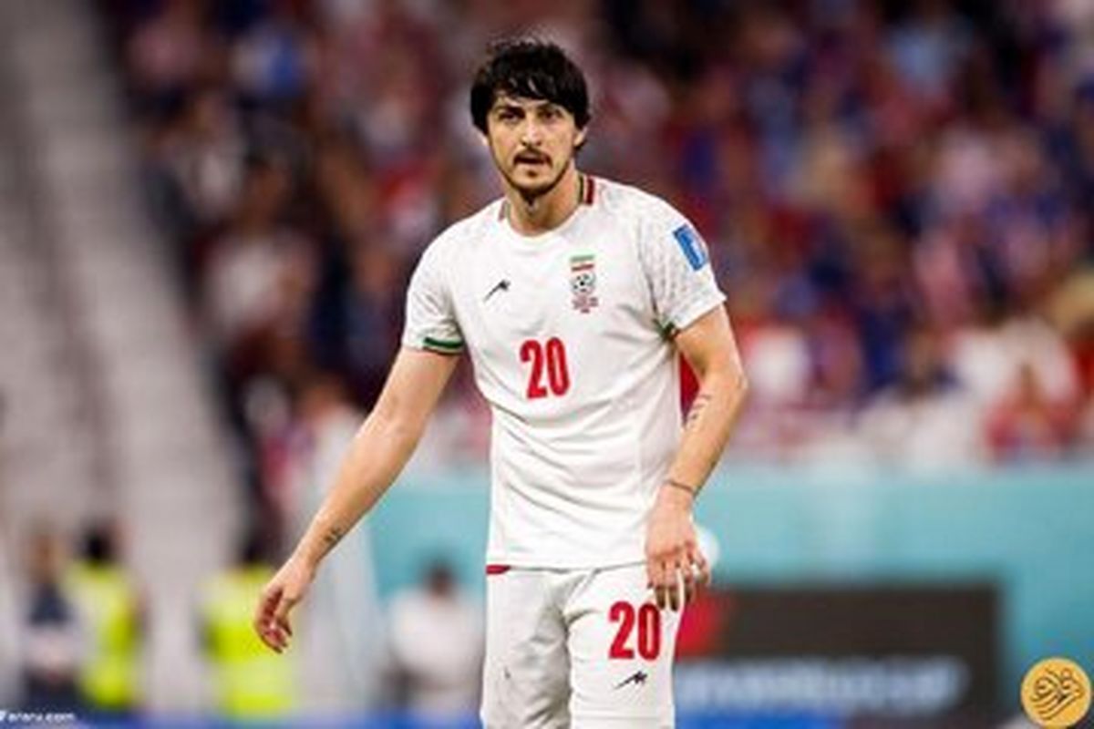سردار آزمون برای ایران ۵۰ گل زده و پرچم ایران را بارها بالا برده، تو چه کاری برای ایران کردی؟