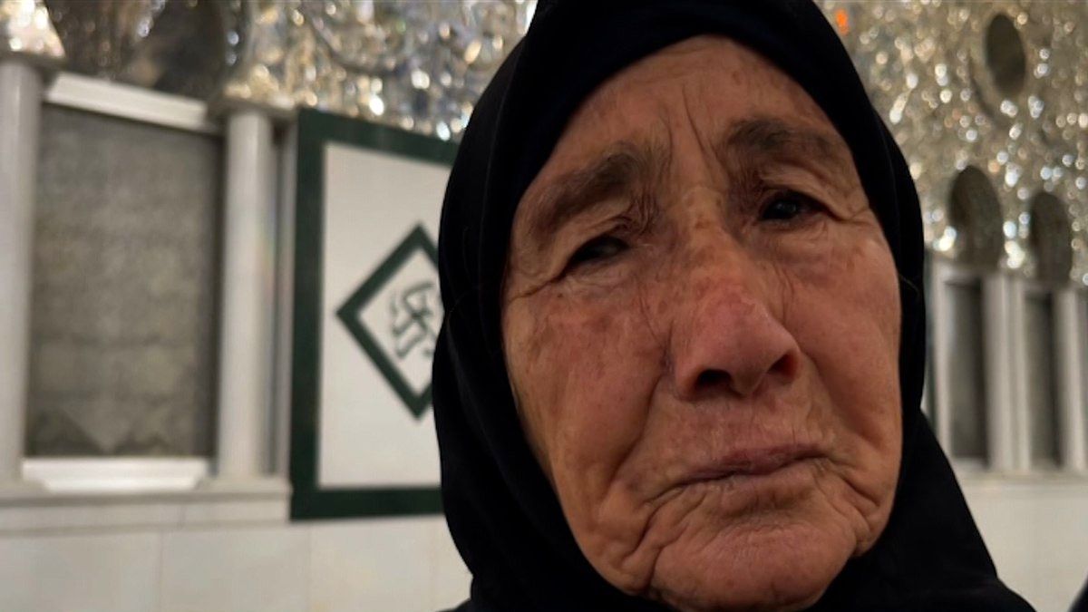 گزارش نفیسه کوهنورد، خبرنگار بی بی سی، از زینبیه سوریه/ سگ‌ها جسد شیعیان را خوردند


