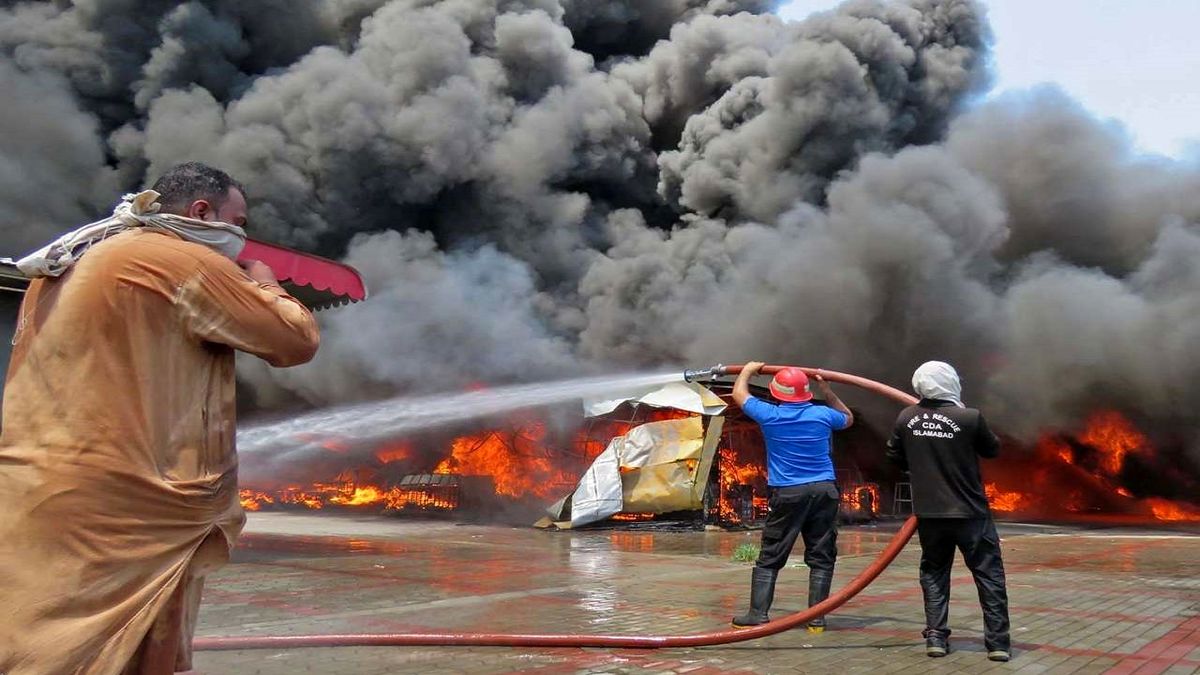 آتش‌سوزی در جایگاه پخش فرآورده‌های نفتی آبادان مهار شد / ویدئو