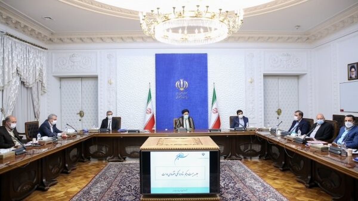 چرا دولت رئیسی هرچه بیشتر کار می کند، بهره وری اش کمتر می شود؟