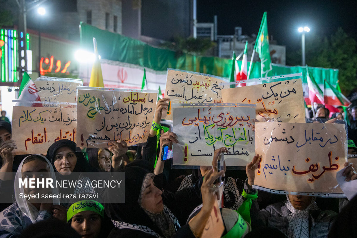روی پلاکاردهای تجمعات خیابانی، خبرهای دروغ و تحلیل‌های تزریق‌شده از اتاق عملیات دشمن دیده می‌شود/ برخی از «انجام تکلیف برای ایران» رسیده‌اند به «تعیین تکلیف برای وطن»