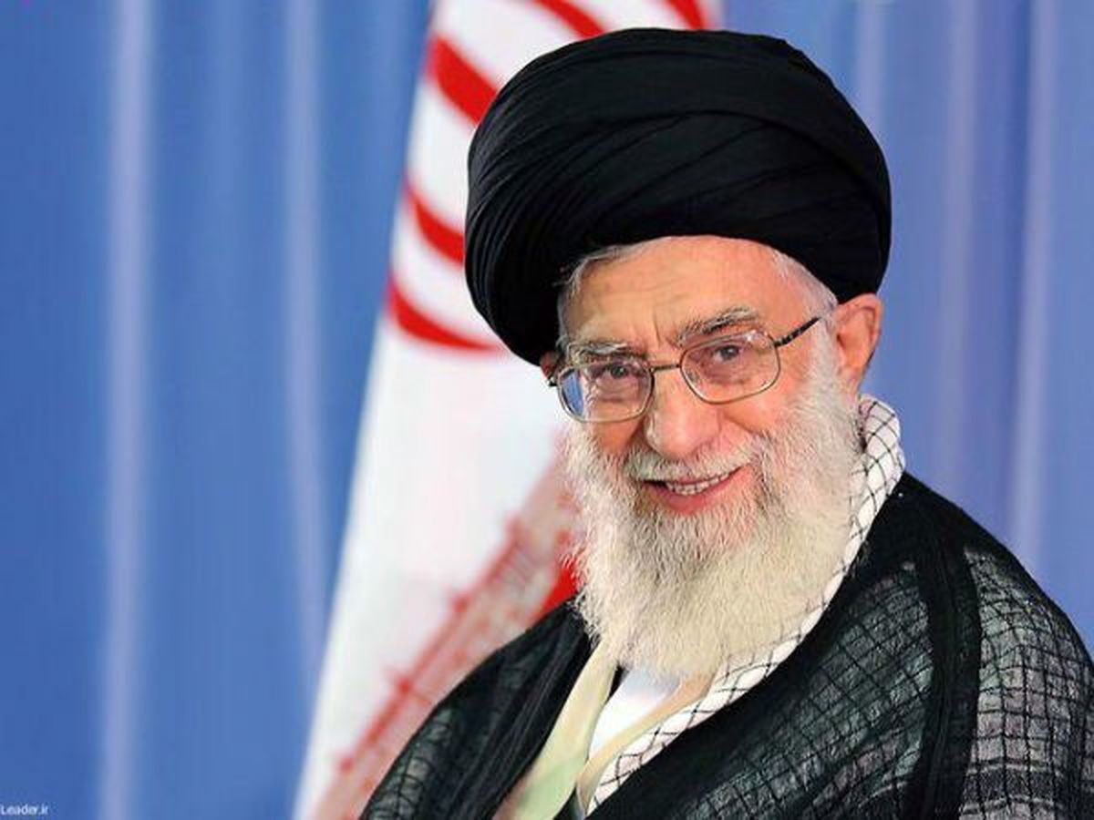 رهبر معظم انقلاب به دیدار یک خانواده شهید رفتند