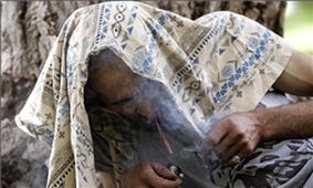 کودکان آواره! نوه های پیرمرد معتاد مشهدی روی دستش مانده بودند