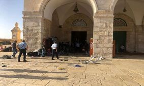 تعرض نظامیان صهیونیست به نمازگزاران فلسطینی در مسجدالاقصی