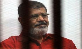 الجزیره: آیا دارو‌ی کشنده باعث مرگ محمد مرسی شد؟ / او بعد از آنکه گفت «اسراری را می‌دانم که نمی‌توانم آن‌ها را فاش کنم»، ناگهان به زمین افتاده و فوت کرد