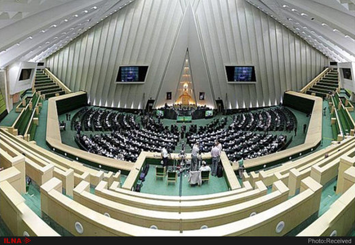 مجلس فقط برای این است که نمایندگان روی آن بنشینند و احیانا گلابی نوش جان کنند؟