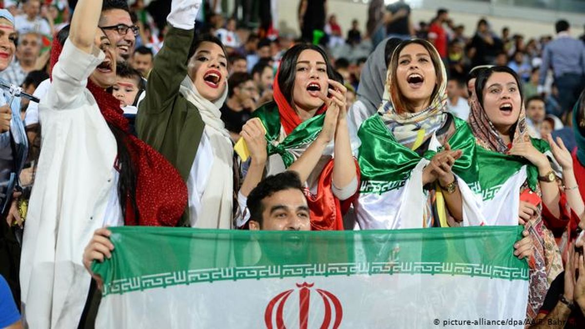 مجوز حضور زنان در ورزشگاه دست فدراسیون نیست