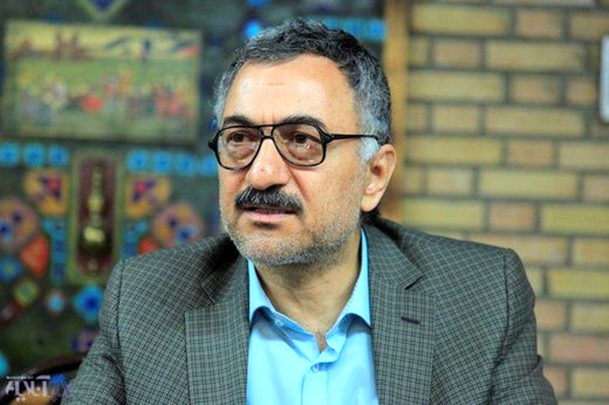 یادمان نرفته در مجلس هفتم، ته مانده لیوان احمدی‌نژاد را به عنوان تبرک سر کشیدند/اختیارات روحانی از خاتمی هم کمتر است