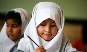 چه گروه‌هایی از اتباع غیرمجاز می‌توانند در مدرسه تحصیل کنند؟