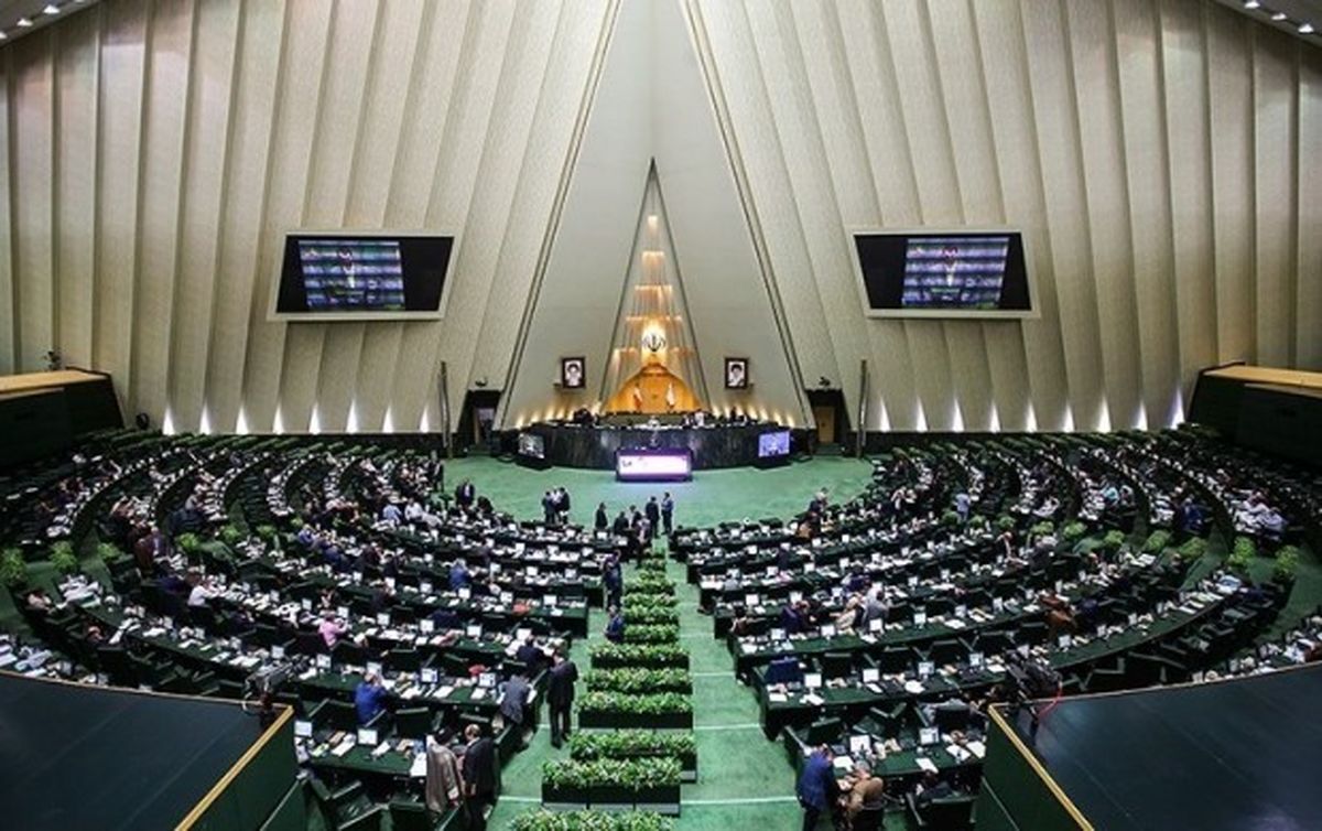 لاریجانی خطاب به پژمان‌فر : همه تریبون‌ها دستتان است؛ کسی هم چیزی به شما نمی‌گوید که مملکت این طور شده