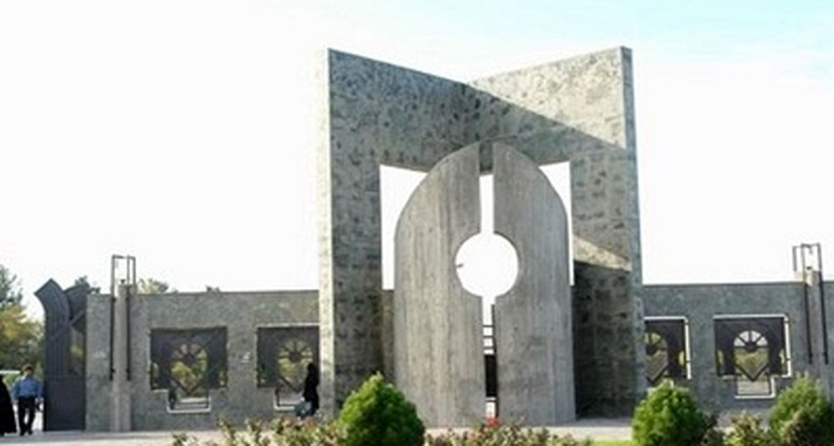 اتمام‌ حجت رئیس دانشگاه فردوسی با‌ دارندگان‌ مدارک D.B.A و M.B.A