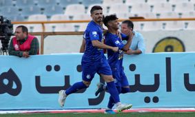مهاجم استقلال گلش را به همسرش هدیه کرد