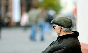 عشق خیابانی، دسیسه مرد عینک دودی برای اخاذی